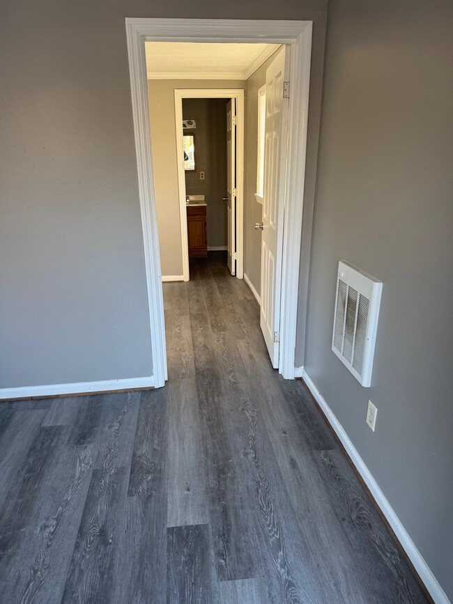 Building Photo - 4513 Saks Rd