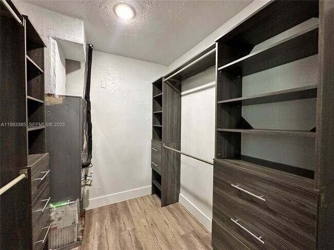 Building Photo - 3315 SW 15th Ave