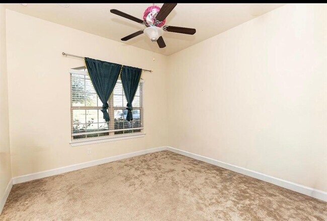 Building Photo - 348 Cross Timbers Dr