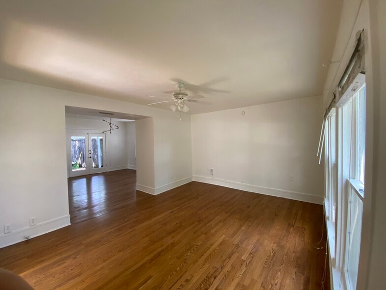 Living Room - 5519 Miller Ave