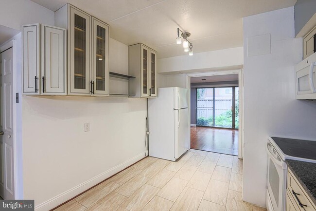 Building Photo - 17 Farmhouse Ct