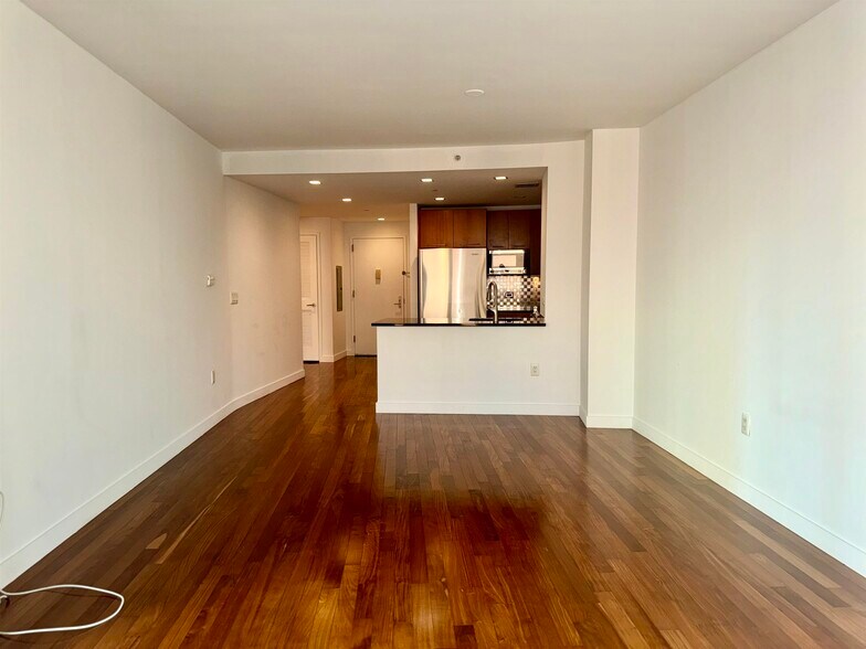 Building Photo - 25 Hudson St