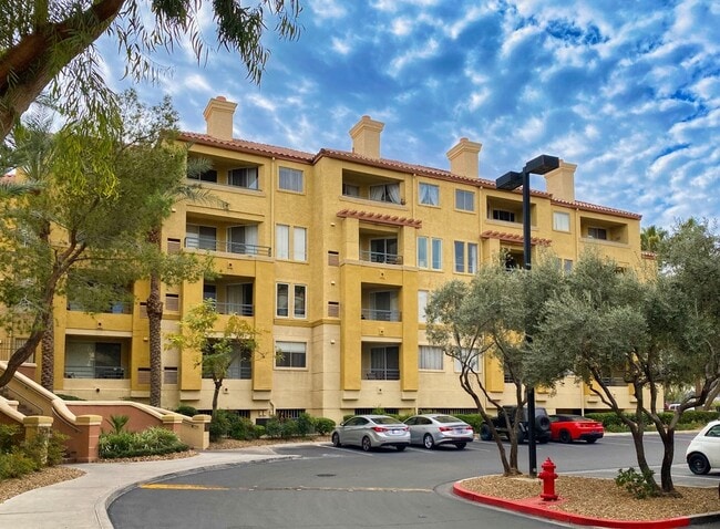 Building Photo - "Chic Las Vegas Condo Oasis: 1-Bedroom Gem with Granite Touch - 692 Sq Ft of Style!"