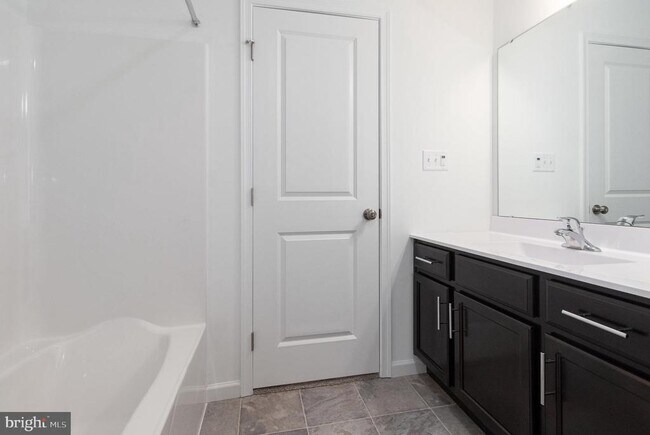 Building Photo - 104 Emma Cir