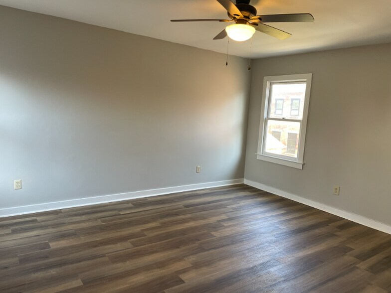 Building Photo - 494 Reinhard Ave