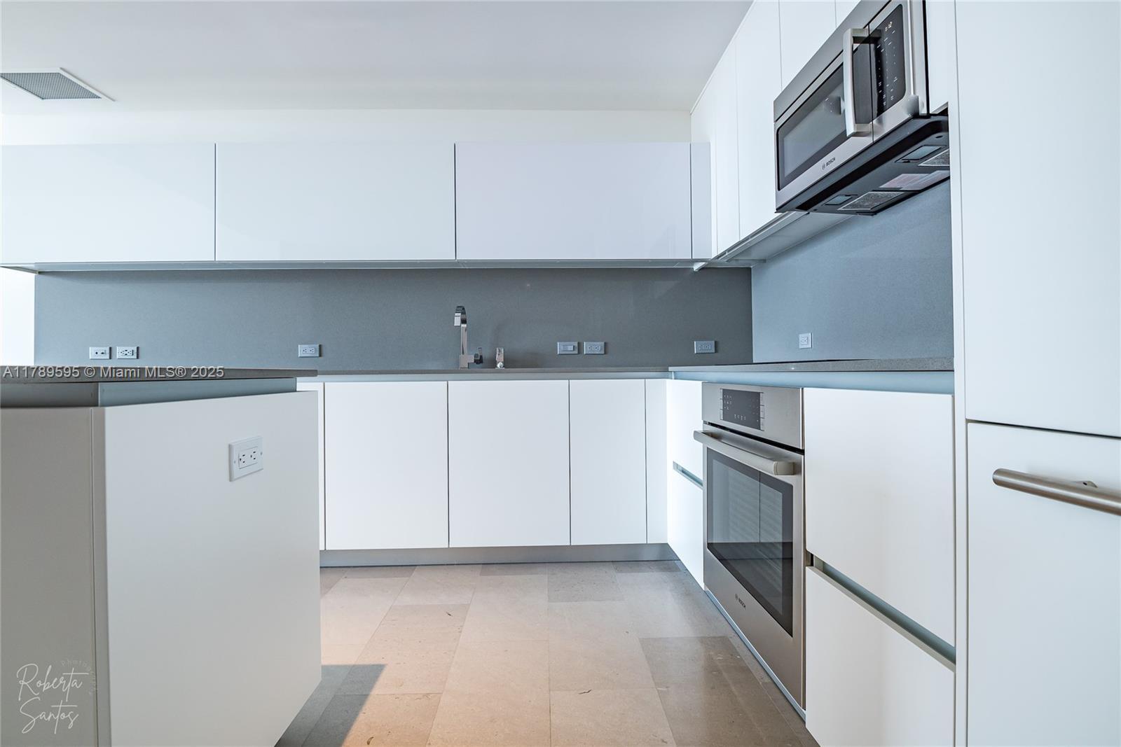 Building Photo - 88 SW 7th St