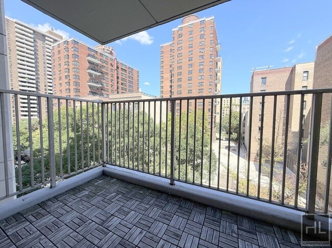 Building Photo - 50 W 93rd St