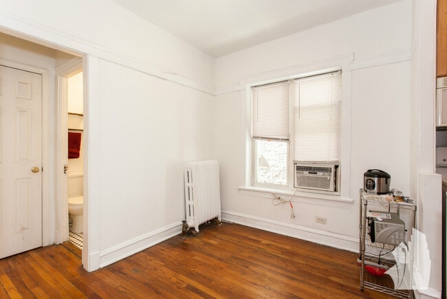 Building Photo - 515 W Deming Pl