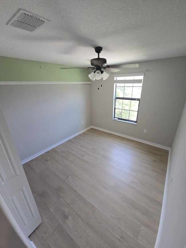 Building Photo - Gorgeous 4-Bedroom, 2.5-Bathroom Home in R...