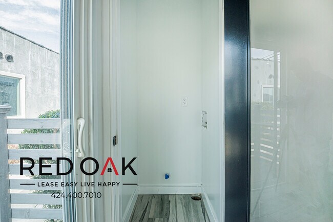 Building Photo - 836 Van Ness Ave