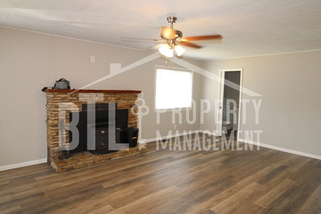 Building Photo - Beautiful Home with a Lakeview! Bonus Sunroom!