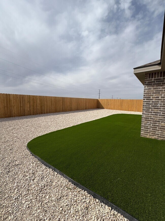 Building Photo - 2160 Langford Ave