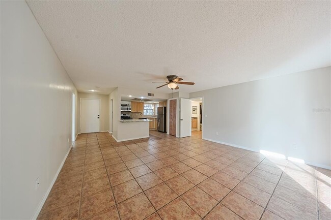 Building Photo - 611 Lively Dr