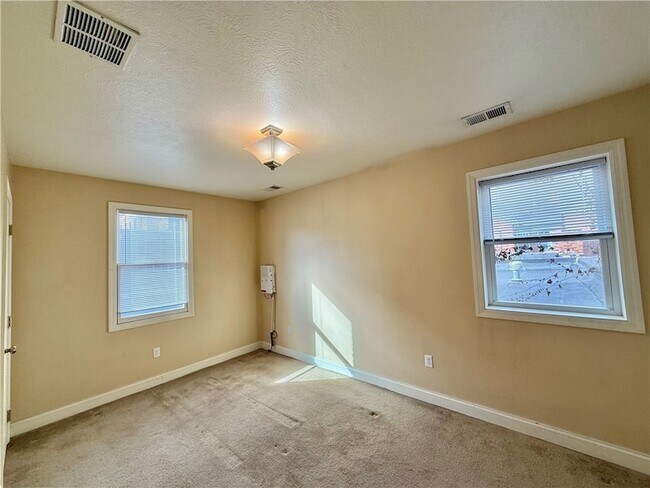 Building Photo - 860 Western Ave