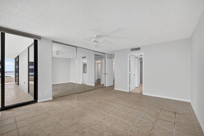 Building Photo - 5540 N Ocean Dr