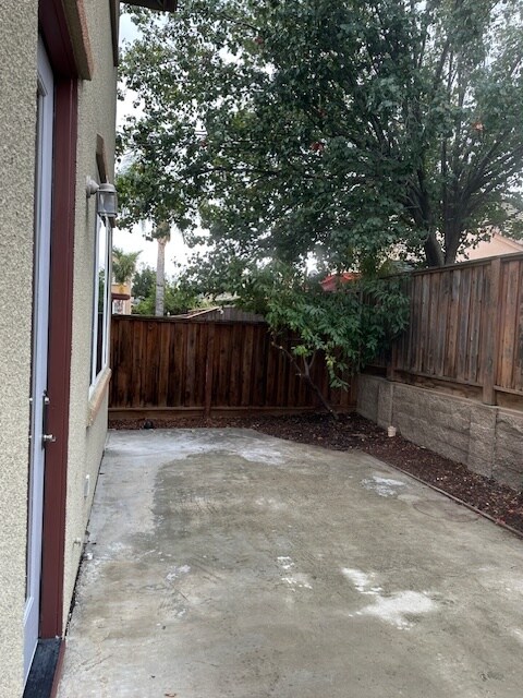 Building Photo - 339 Goodall St