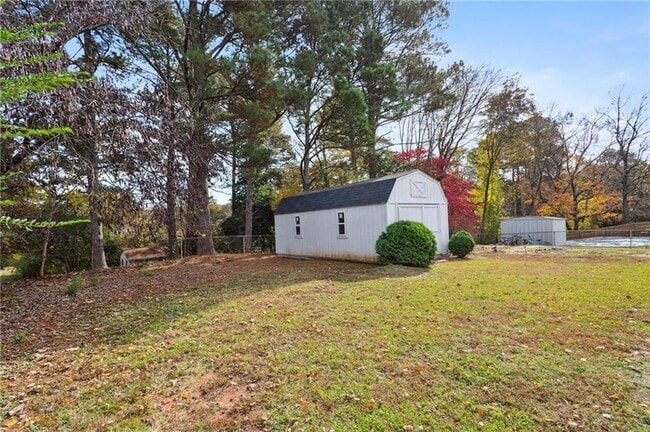 Building Photo - 3258 Highland Dr SE