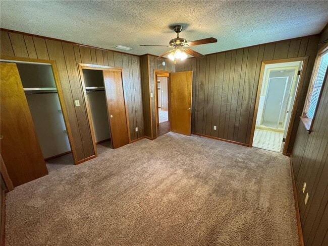 Building Photo - 24 Bethel Forest Dr S