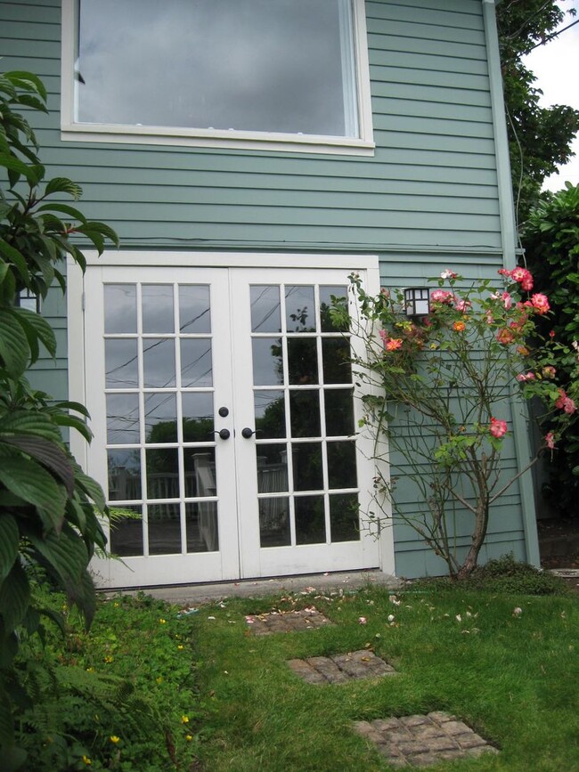 Building Photo - 3bd/2ba House in Leschi