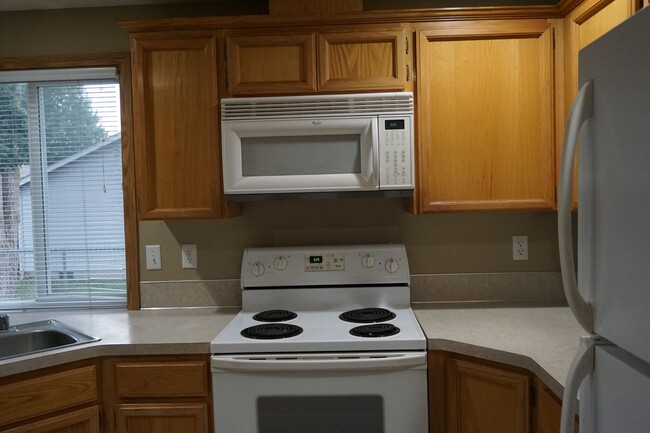 Building Photo - 6412 NE 78th Ave