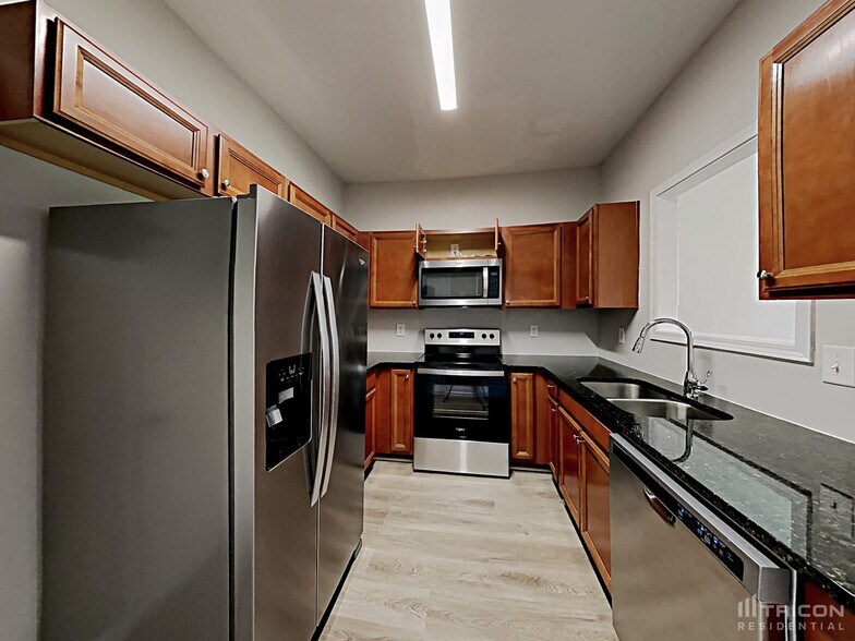 Building Photo - 15 Oakbrook Dr
