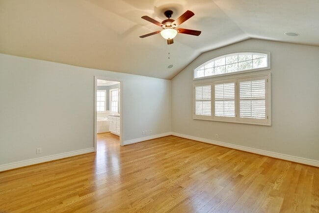 Building Photo - Stunning two-story spacious home on tranquil tree-lined street.