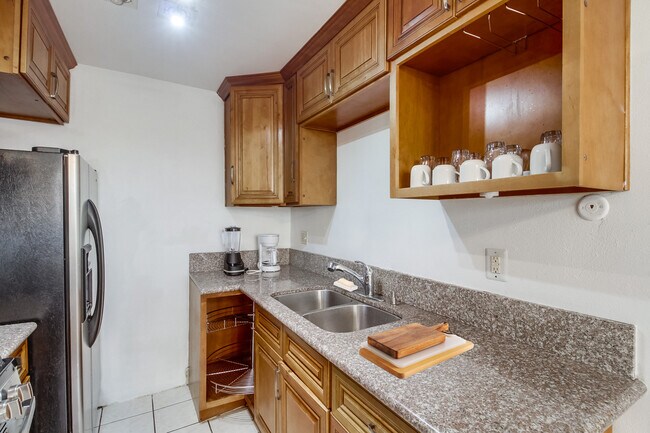 Building Photo - 2304 E 14th St