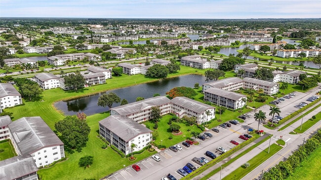 Building Photo - 486 Fanshaw L