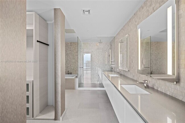 Building Photo - 88 SW 7th St