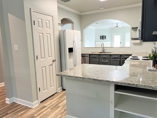 Building Photo - Renovated 3-bedroom Home in Huttoparke