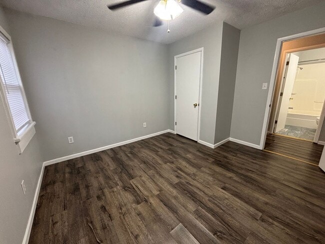 Building Photo - 513 N Maple St