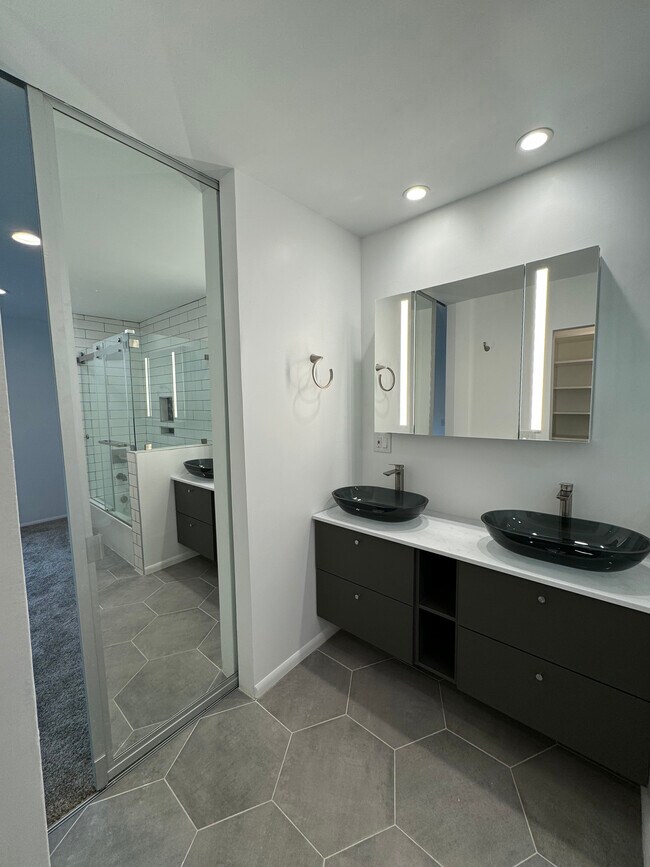 Building Photo - 431 N Alhambra Ave