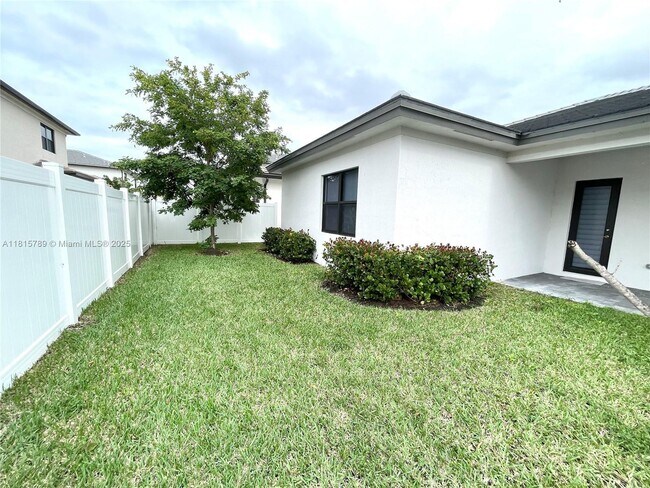 Building Photo - 4506 SW 174th Ave
