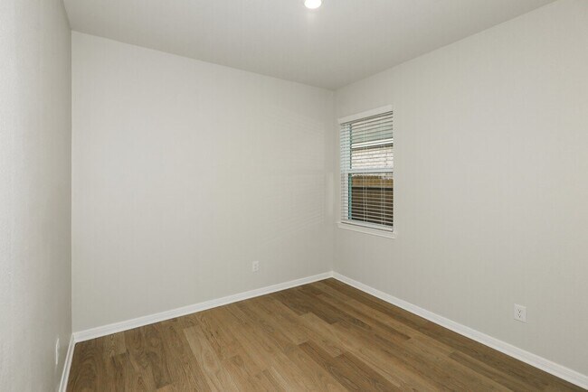 Building Photo - 408 Mustang Trot Dr