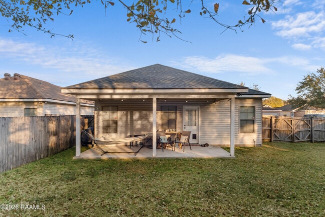 Building Photo - 128 Bottle Brush Ln