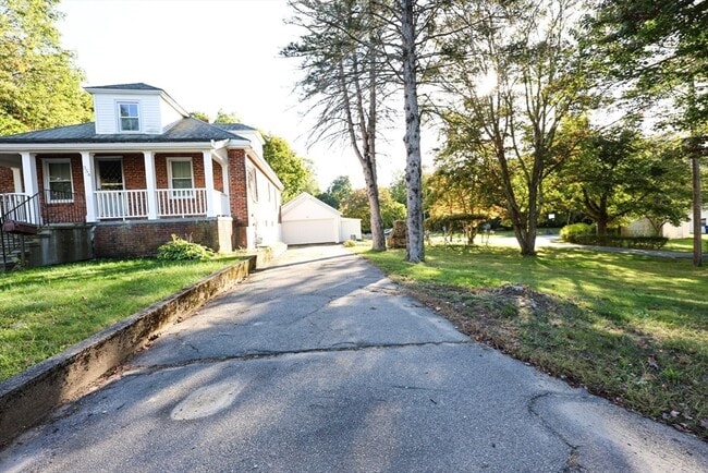 Building Photo - 354 Pond St