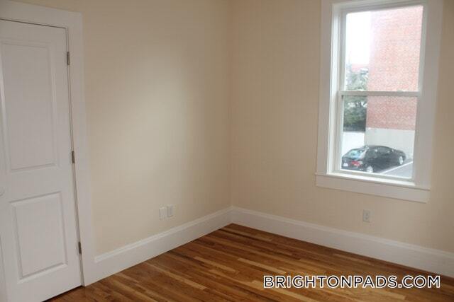 Building Photo - 6 Larose Pl