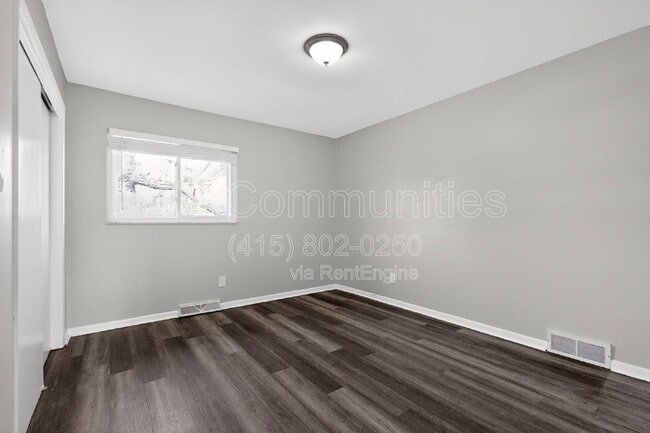 Building Photo - 4835 Almont Dr