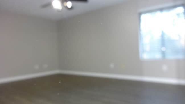 Building Photo - Beautiful 2 Bed/2 Bath Condo - Hardwood Floors - Granite Counters - Gas Fireplace - Community Pool