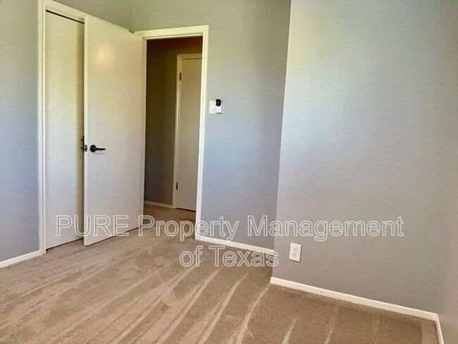 Building Photo - 9103 Comburg Dr