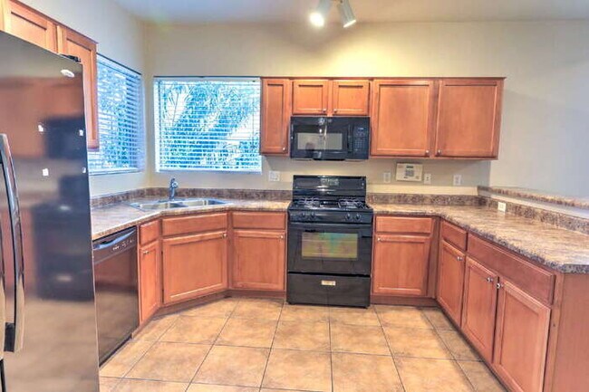 Building Photo - Rancho Sahuarita....$800.00 OFF FIRST FULL MONTH'S RENT!!!