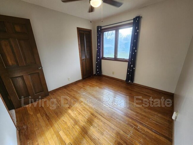 Building Photo - 7821 Trendwood Dr