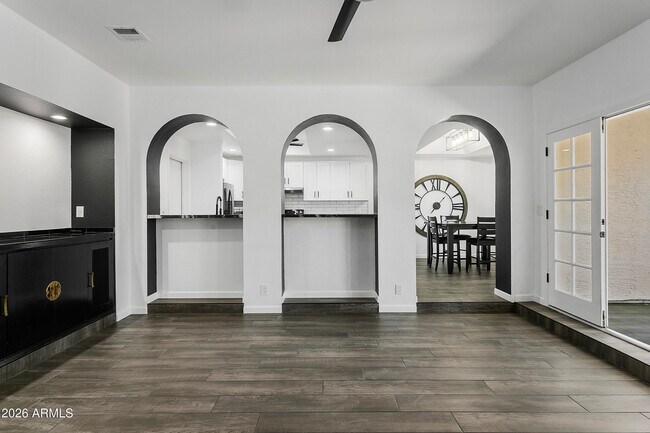 Building Photo - 1610 N Stapley Dr