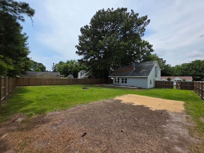 Building Photo - Charming 3-Bedroom Retreat Near Camp Lejeune's Main Gate
