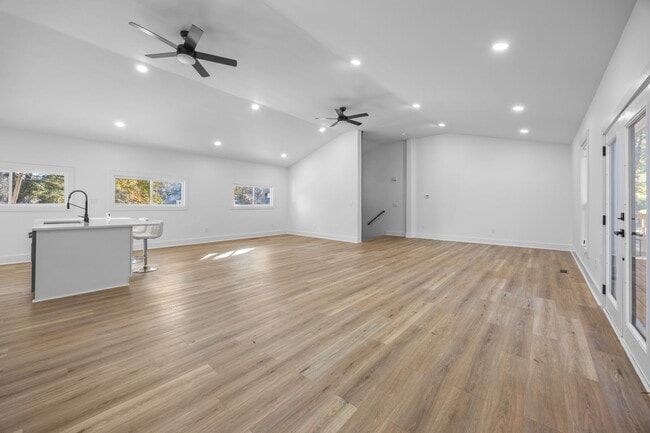 Building Photo - 8625 Cedarbrook Dr