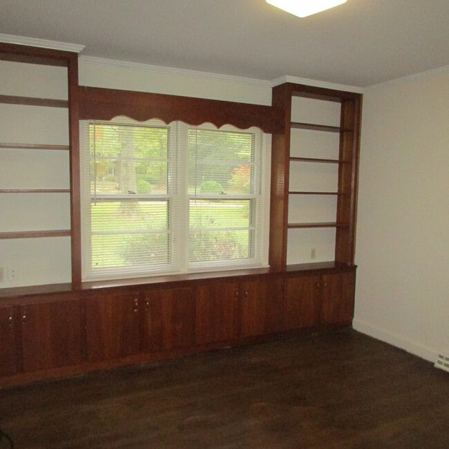 Building Photo - ComingSoon! 3 bedroom 2 bathroom home located in Stanley!