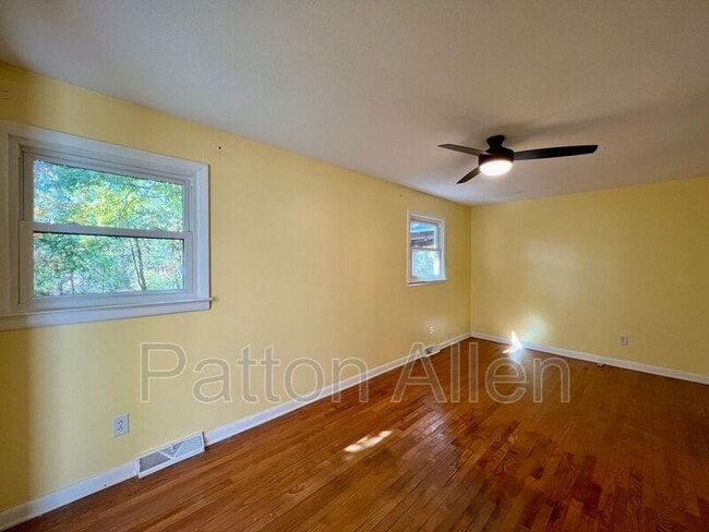 Building Photo - 126 Locust Ct