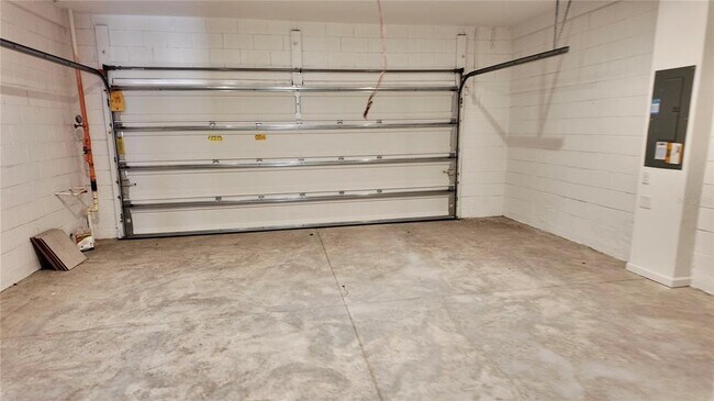 Building Photo - 9875 Walkway Dr