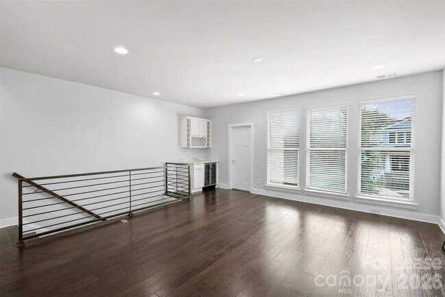 Building Photo - 1555 Duckworth Ave