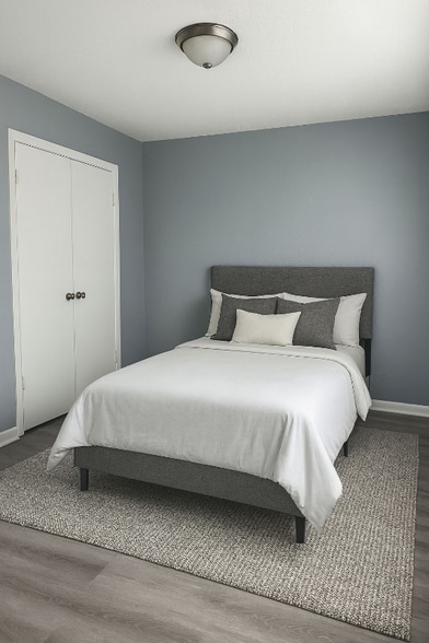 Building Photo - 1735 Delano Ave